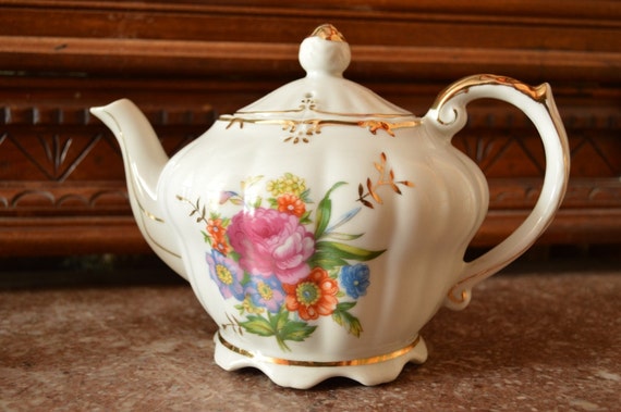 Musical Teapot Plays Tea for Two