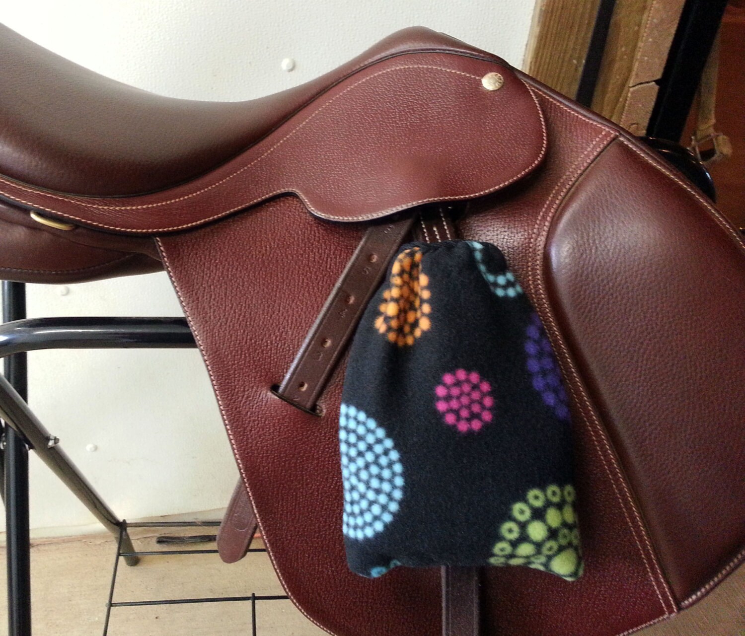 English Saddle Horse Tack Stirrup Iron Fleece Covers BLACK