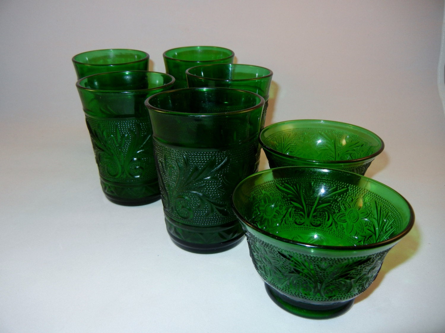Vintage Emerald Green Glass Sandwich Design Glass set of Seven