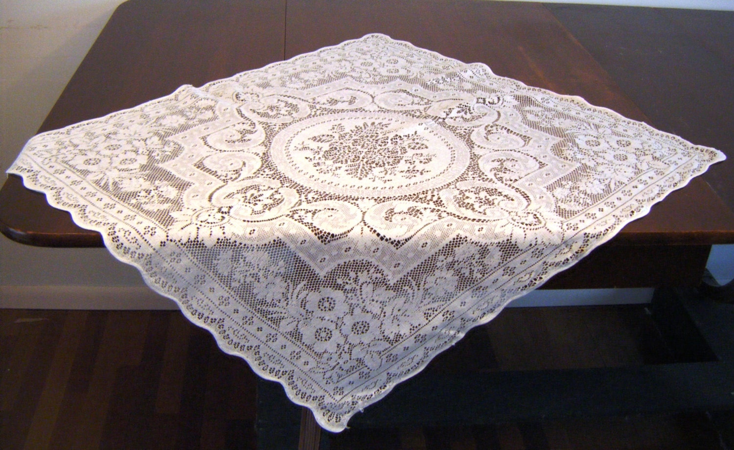 White lace vintage bridge cloth tablecloth tea cloth
