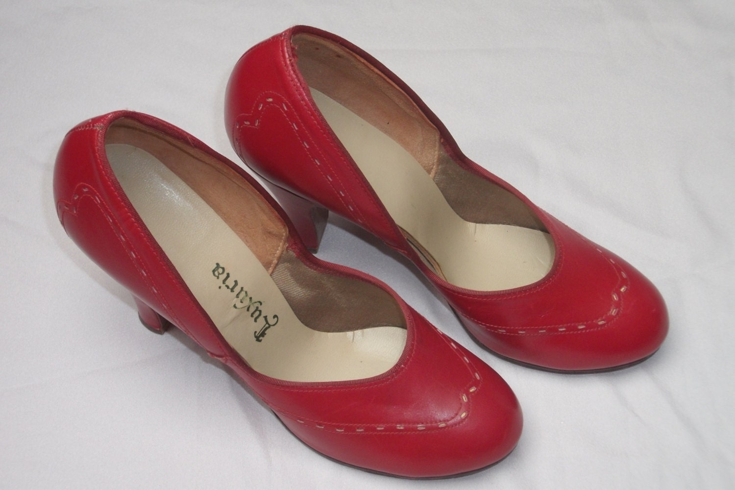 Pretty Vintage Original 1940s Cherry Red Shoes UK Size 3.