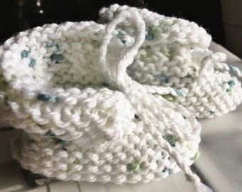Handknit Baby Booties - Gender Neutral Baby Clothes - Knit Booties - White Green Knit Baby Booties - Baby Slippers - Newborn Baby Booties