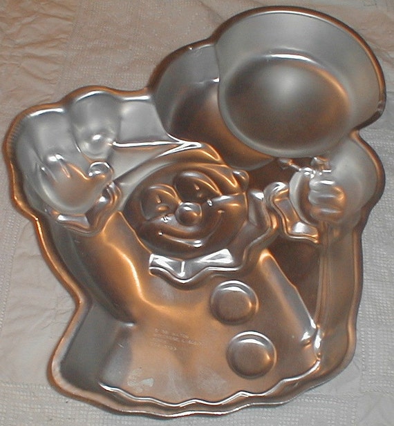 Items similar to Wilton discontinued Clown with balloons cake pan 1981 ...