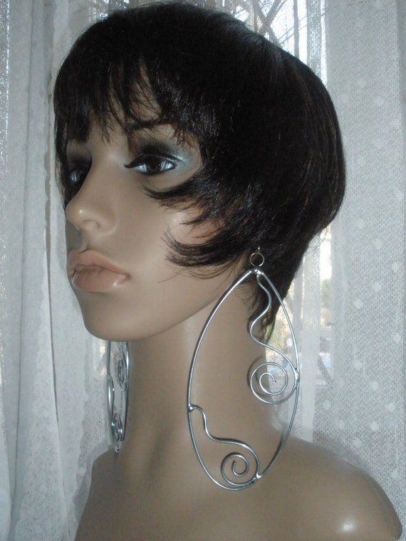 Attractive Handmade Designed Womens Polished Silver Color Wire Earrings