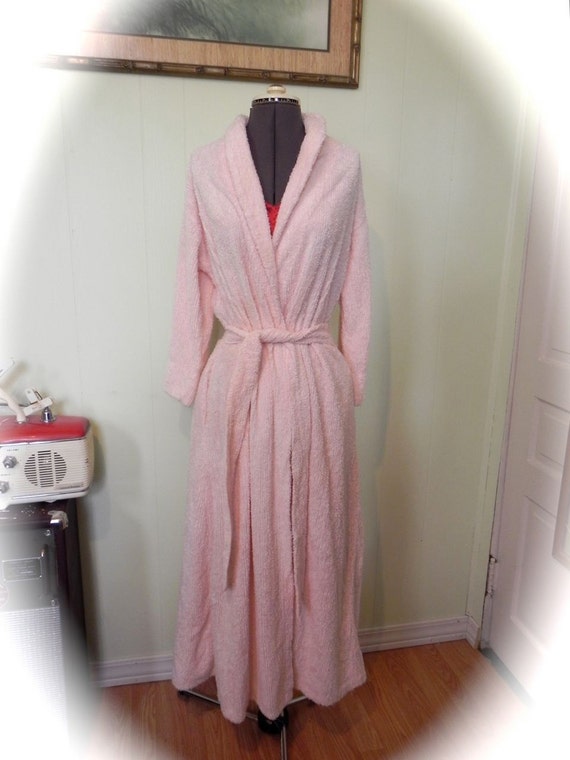 Vintage 40s style Pale Pink Chenille Bath Robe Dressing Gown