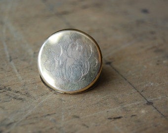 antique round photo locket / 1920s locket / THE STING