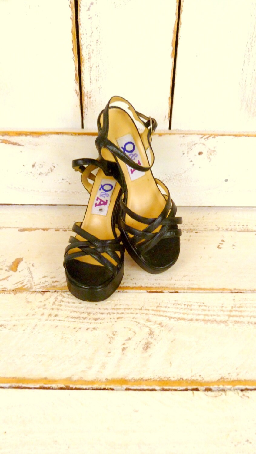 toms desert wedge bootie