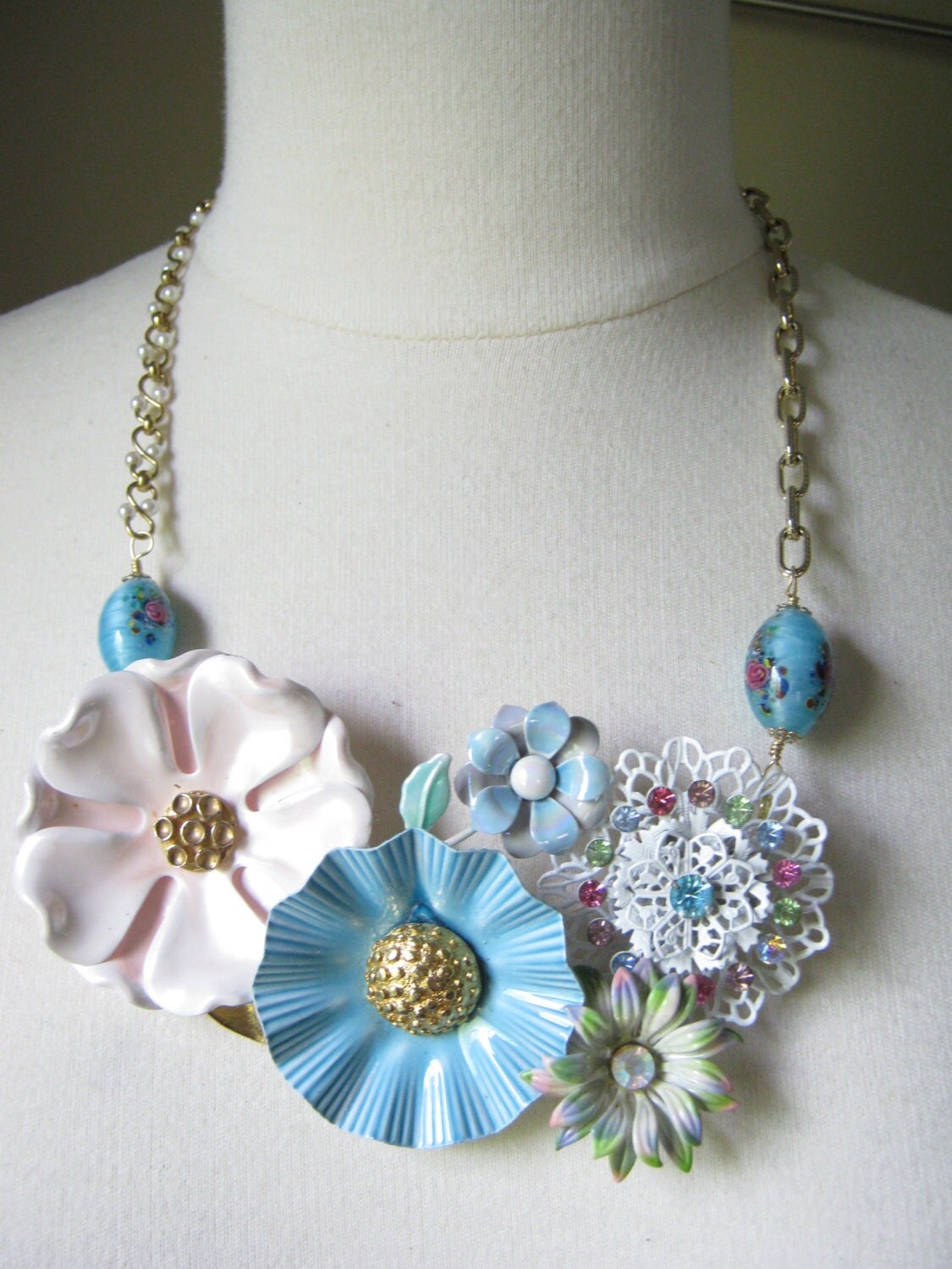 flower necklace wedding
