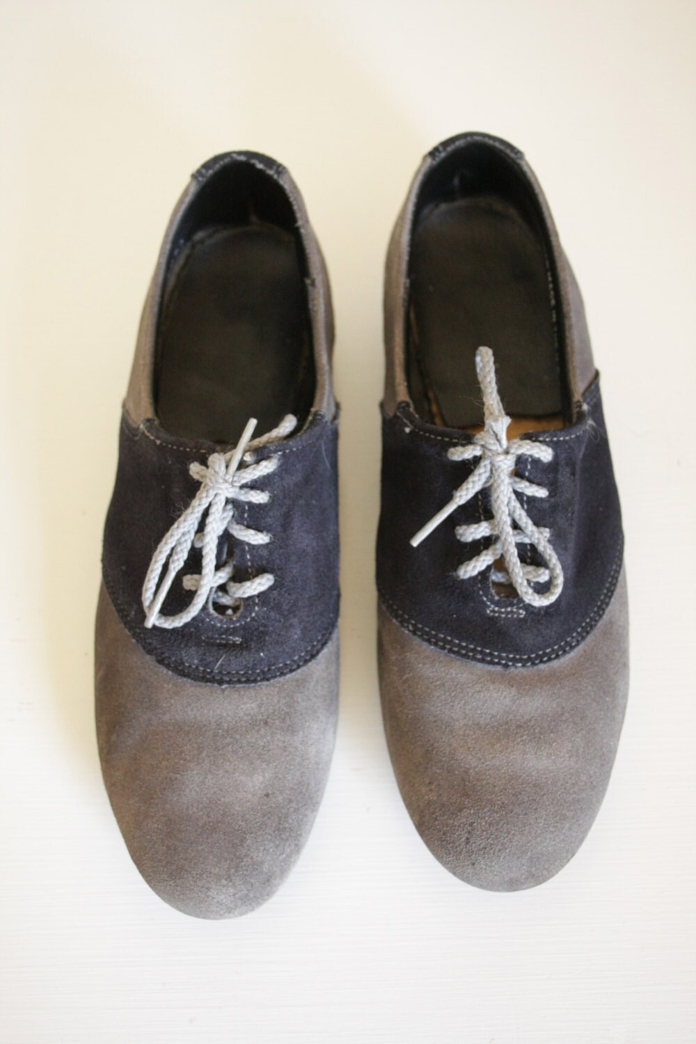 60s suede saddle shoes// gray and navy shoes