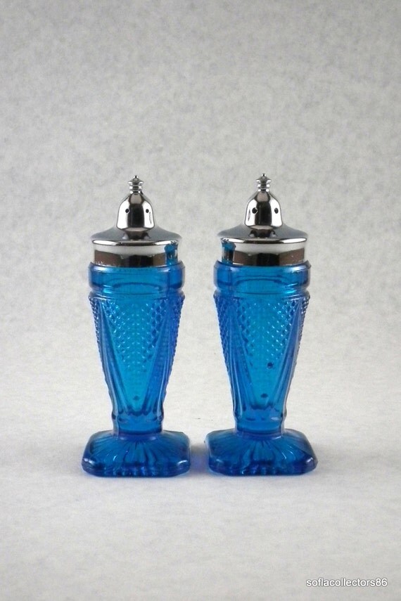 Salt and Pepper Shakers Colonial Blue English Hobnail