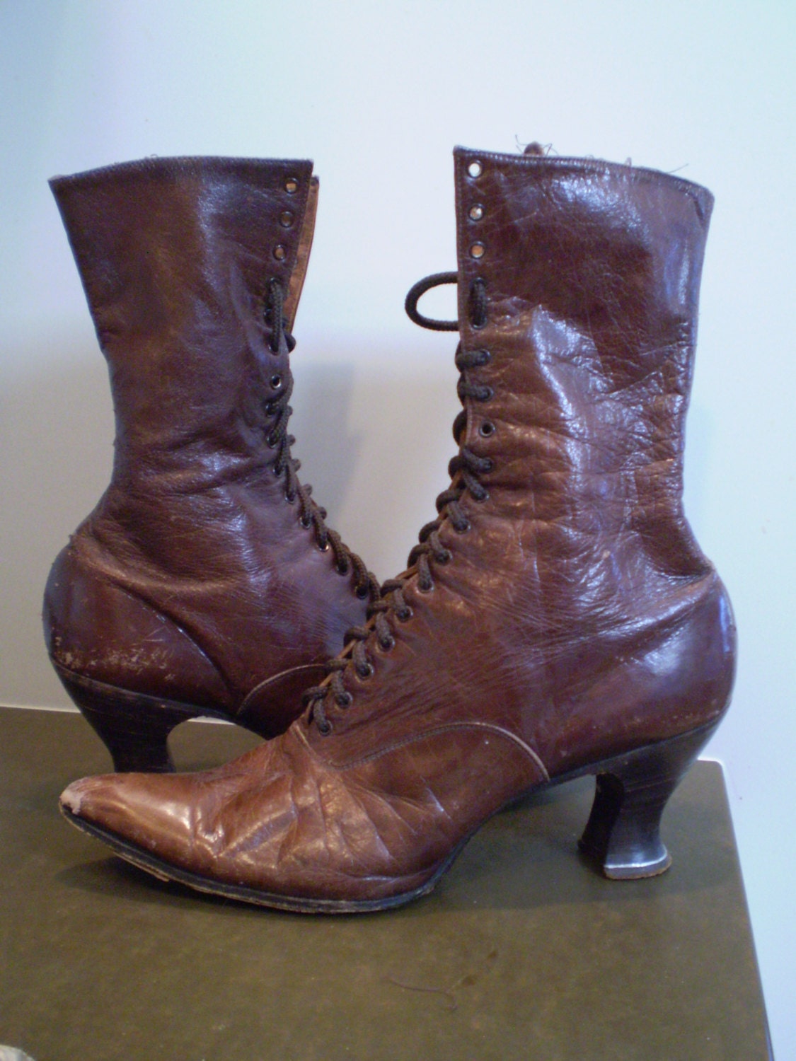 Vintage 1890s early 1900s Lace Up Womens Boots in Walnut