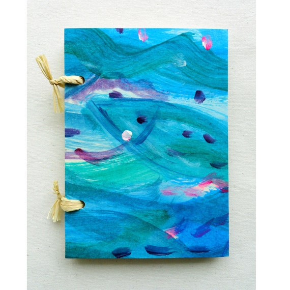 Handpainted notebook, ocean blue. Cuaderno artesanal, pintado a mano.
