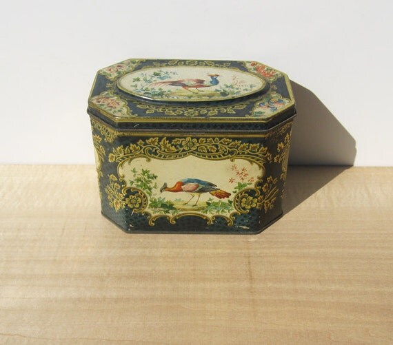 Vintage Decorative Biscuit Tin / Vintage Storage Tin with