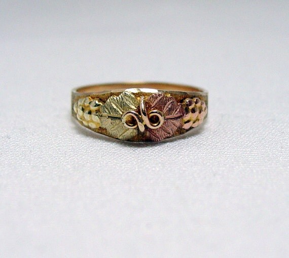 vintage black hills gold ladies rings