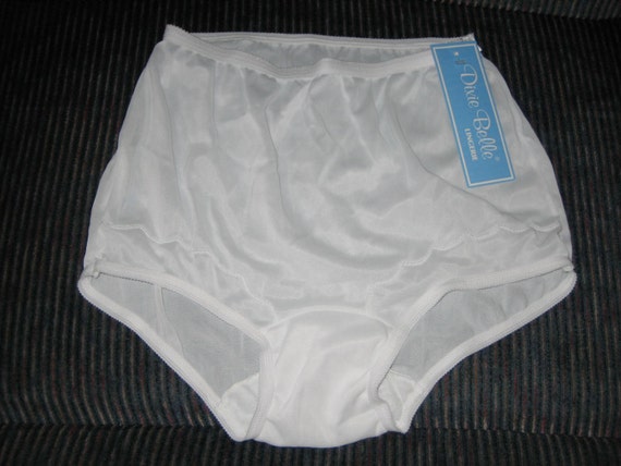 VINTAGE Nylon DIXIE BELLE Panties Size 4 White