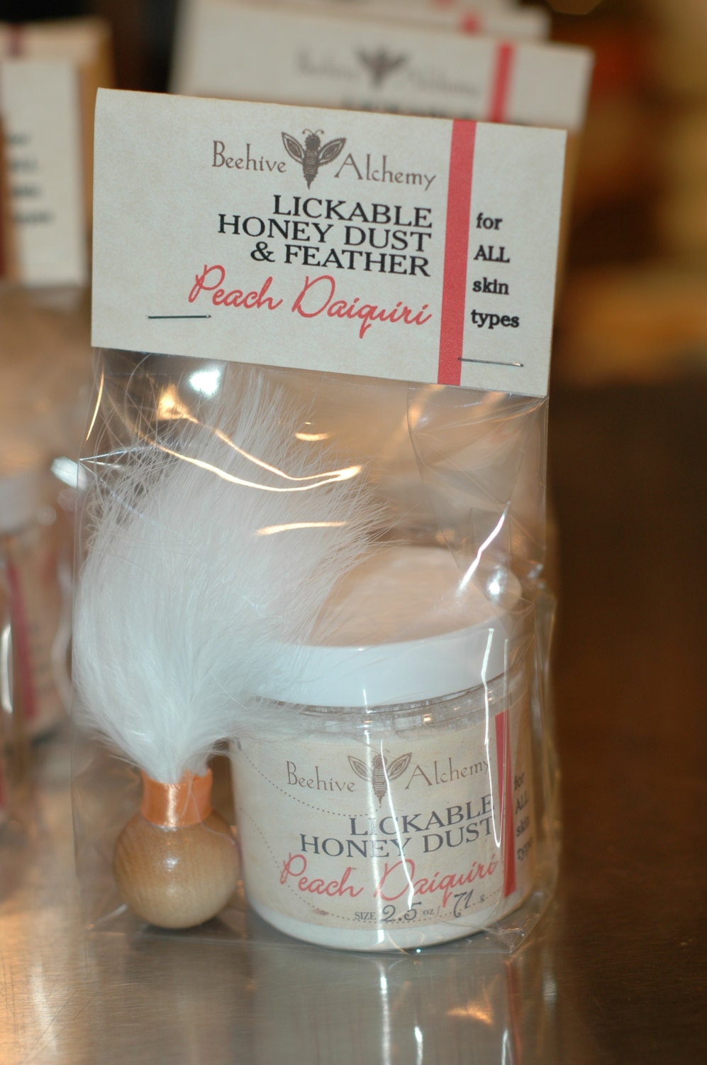WILD HONEY Dusting Powder with Feather Duster