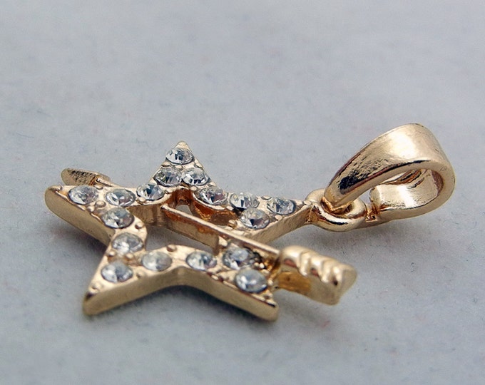 Small Gold-tone Star with Arrow Pendant