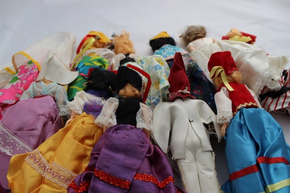 Dolls Around the World Collection of 11 International Costumes