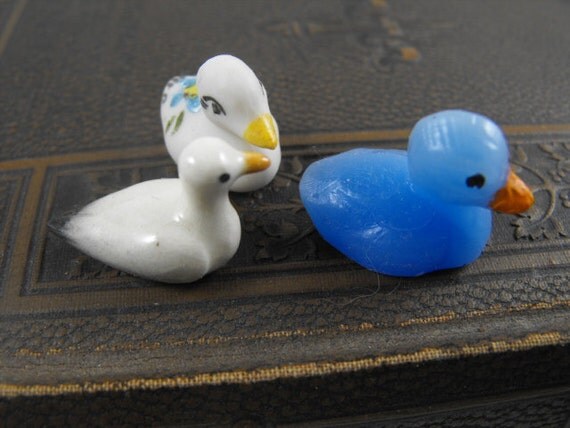 miniature plastic ducks