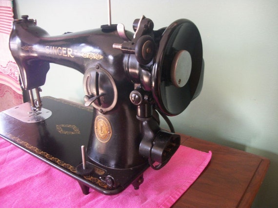 Singer 15-91 potted motor sewing machine with manual scroll