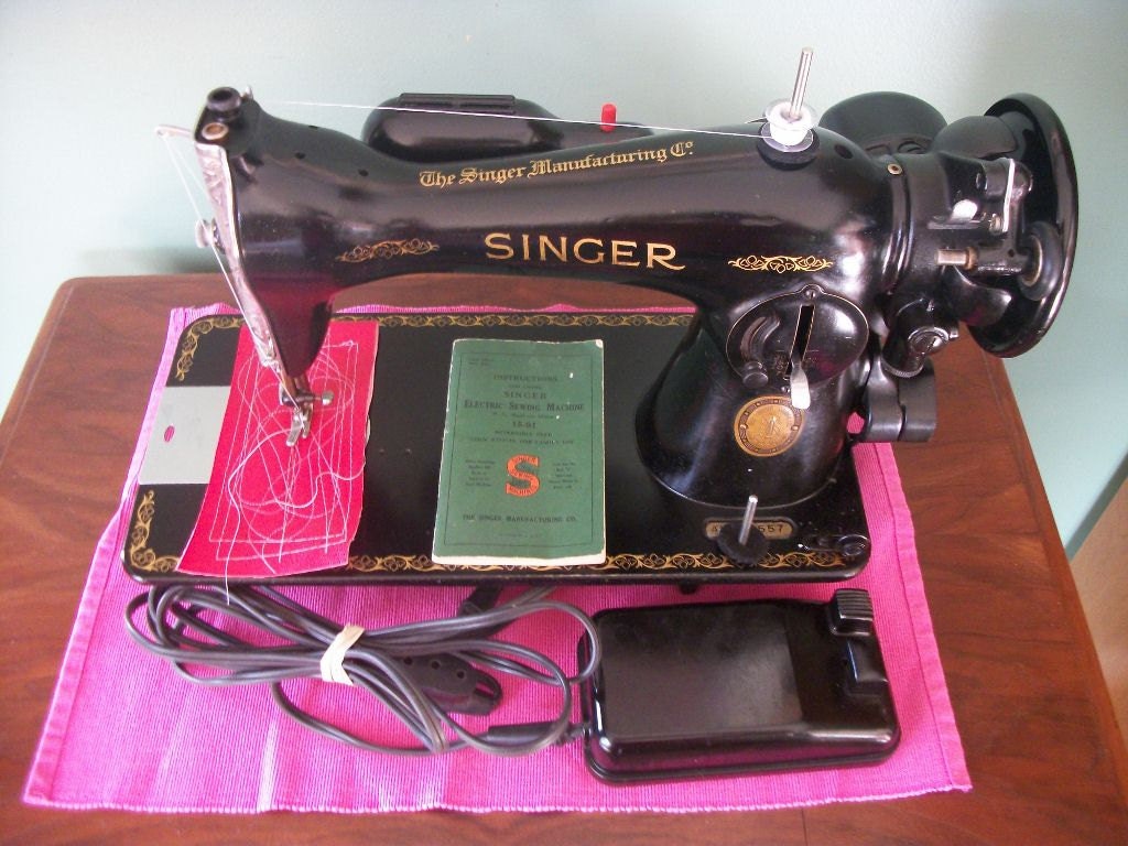Singer 1591 potted motor sewing machine with manual scroll
