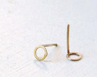 14k Gold Earrings / Gold Studs / Post Earrings / Gold Earrings / Little Earrings / Basic Earrings / Hammered Earrings / Circle Earrings