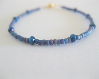 Simple seed bead friendship bracelet for everyday.