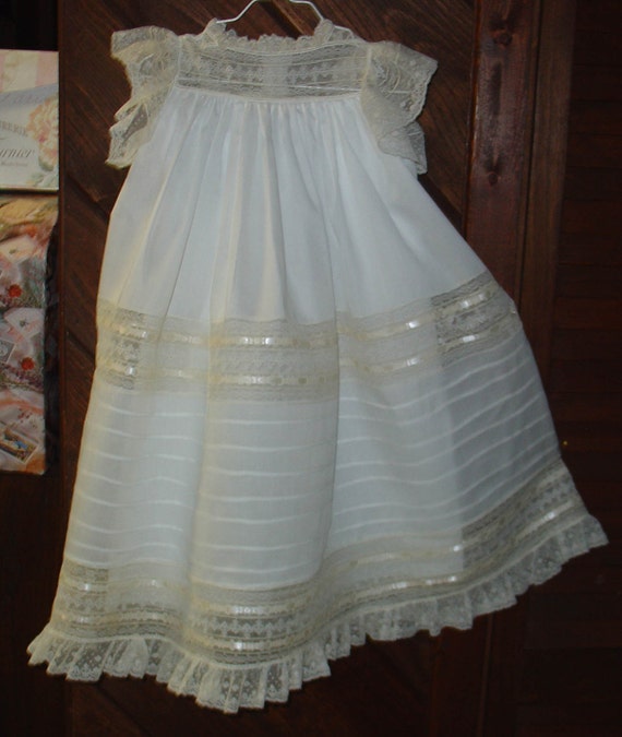  Heirloom  dress  size 4 Bijoux pattern white ecru Portrait