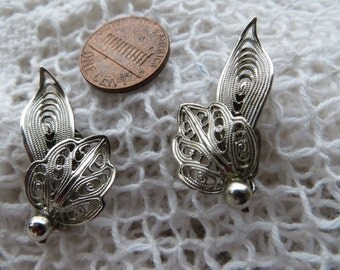 Pretty Silvertone Filigree Leaves Clip on Vintage Earrings