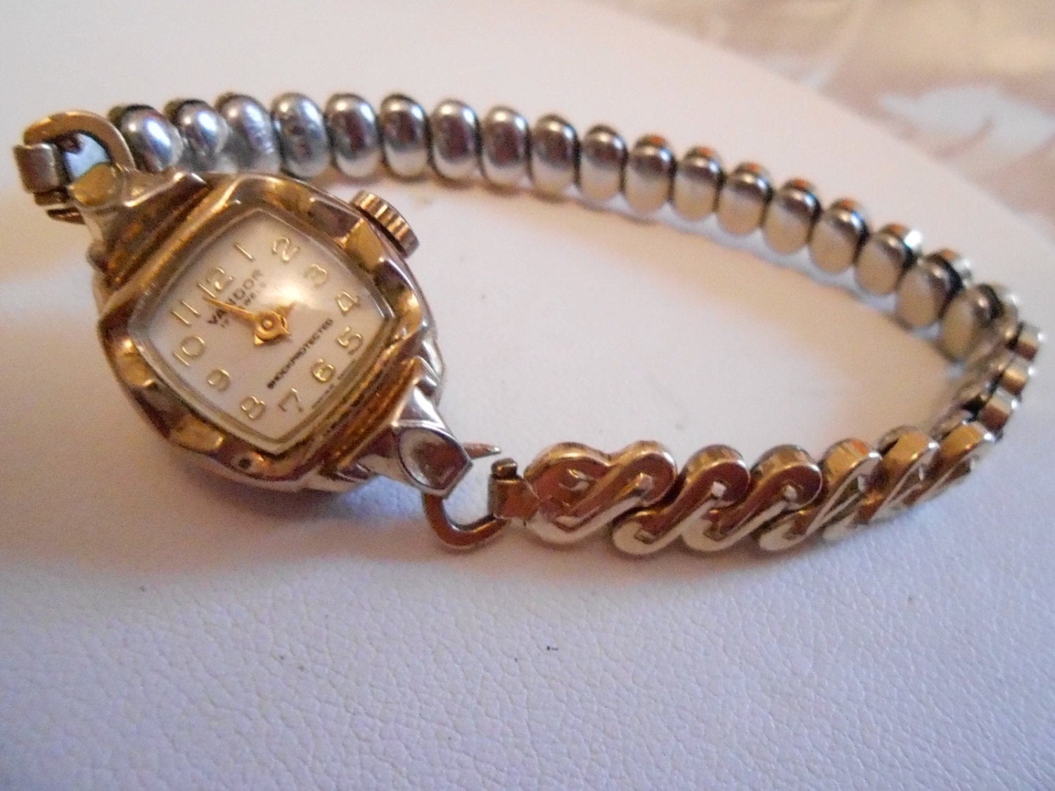 Vintage watch Vandor watch 17 jewel swiss made watch ladies
