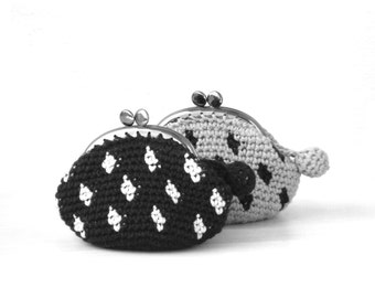 Gray kisslock coin purse crochet with black polka dots, crochet purse, crochet wallet, clasp coin purse