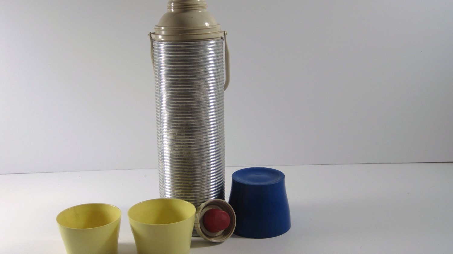 bottle vintage thermos with Stainless Items to Thermos Blue Cap Vintage INDUSTRIAL similar