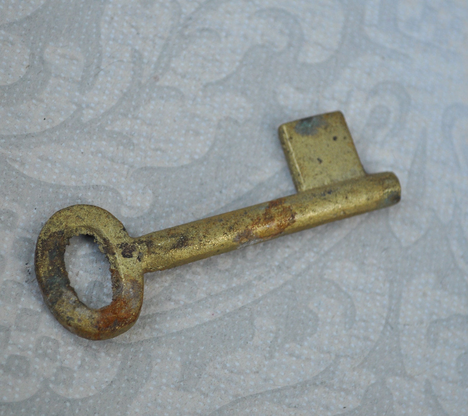 3.1 inch Vintage brass key.