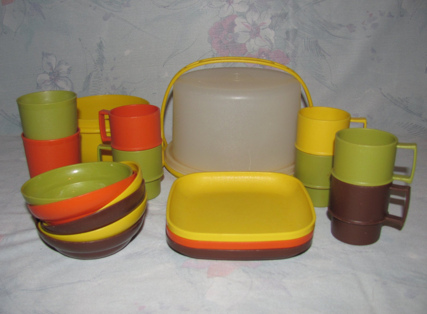 green toy dish set