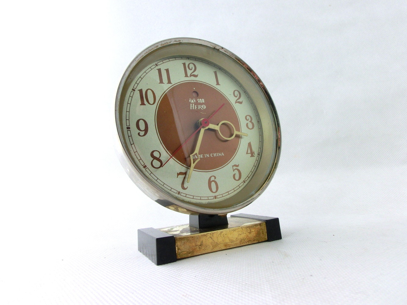 Vintage alarm clock Clock made in China 80s Desk clock