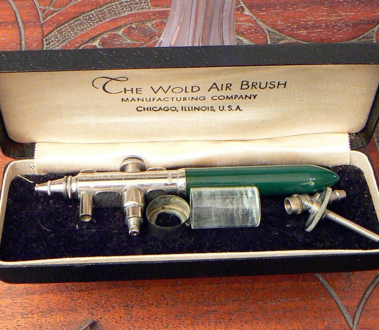 Vintage WOLD Airbrush in Original Leather Case and Box w.