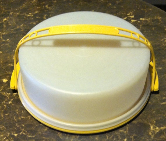 Vintage Tupperware Pie/Cake Carrier with handle Harvest Gold