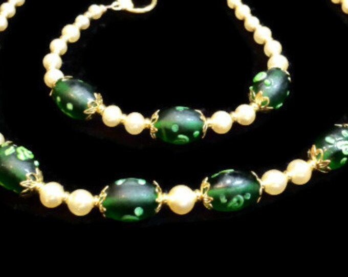 Choker and bracelet, hand made upcycled glass faux graduated pearls and new emerald green lamp work beads OOAK