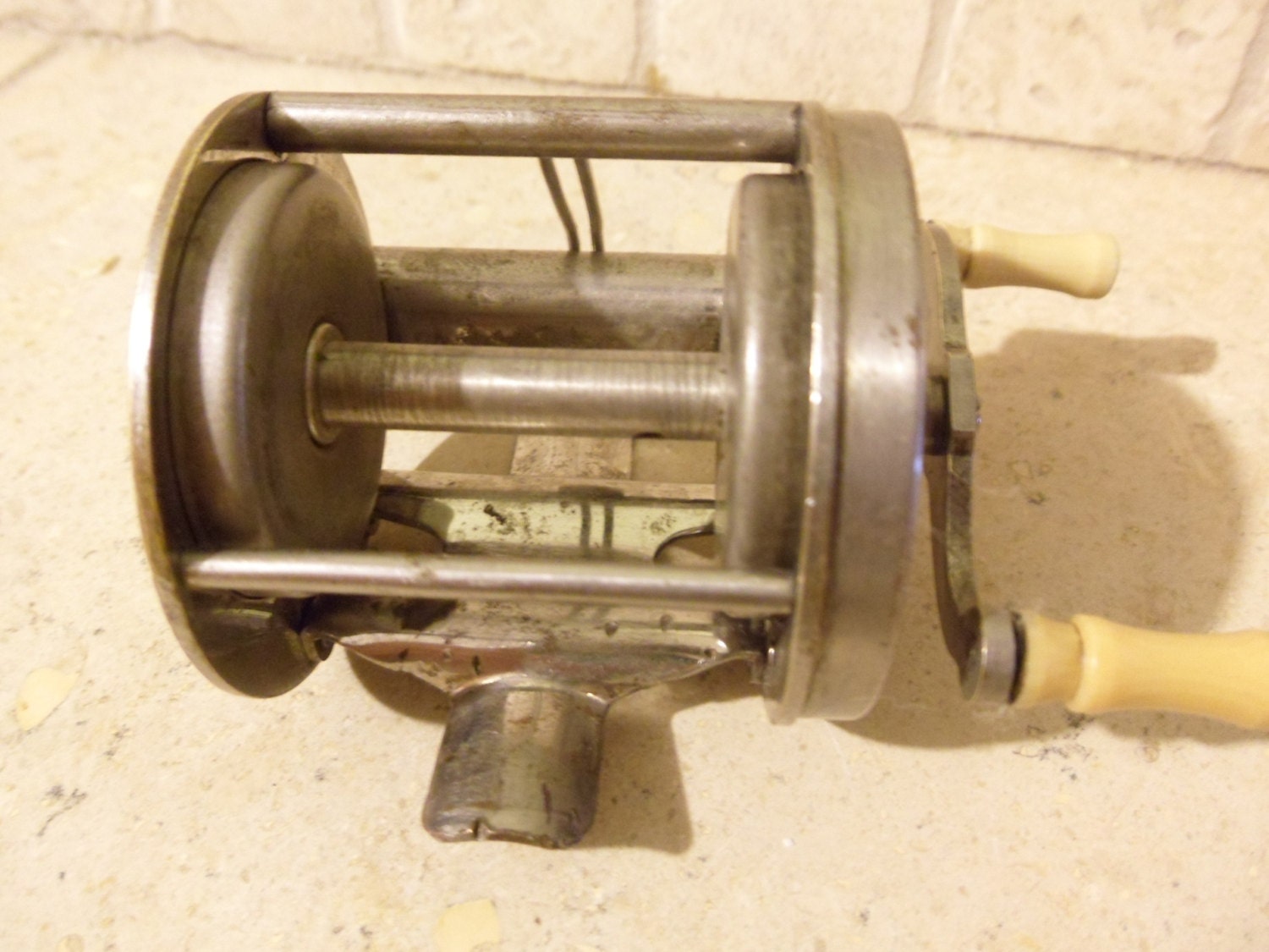 Bronson Lion LW 1800 Casting Fishing Reel Made in USA