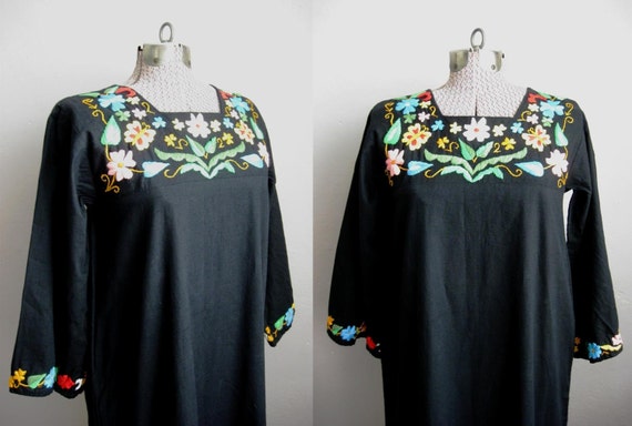  1960s Vintage Dress Kaftan Black Cotton Embroidered Caftan