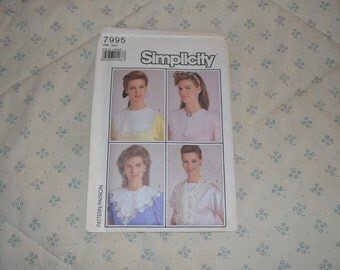 Simplicity Pattern for Misses Set of Collars One Size