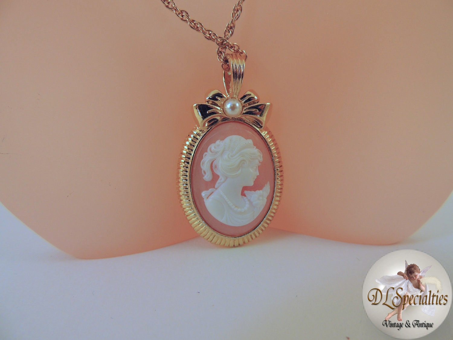 Avon Vintage Jewelry Cameo Necklace