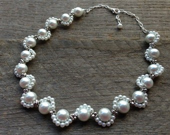 White Pearl Necklace Set Bridesmaid Set Elegant Scalloped Lace Inspired with Silver or Gold Chain Set of 5 6 7 8 9+
