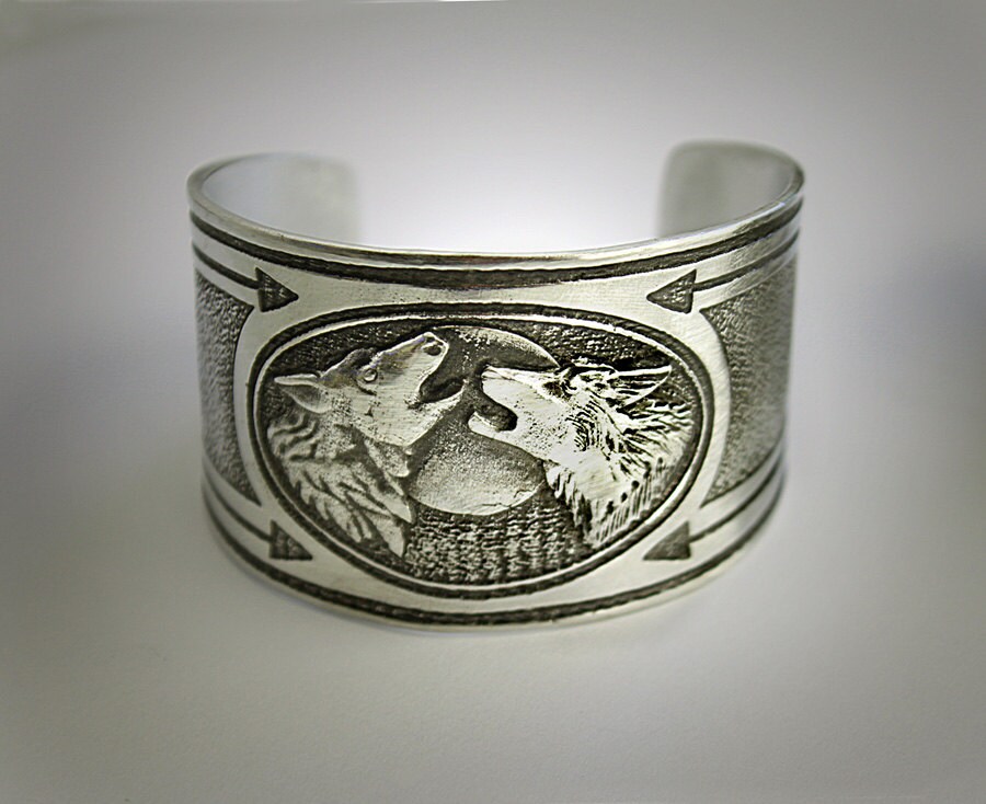 Wolf bracelet Feed the Good wolf cuff bracelet in