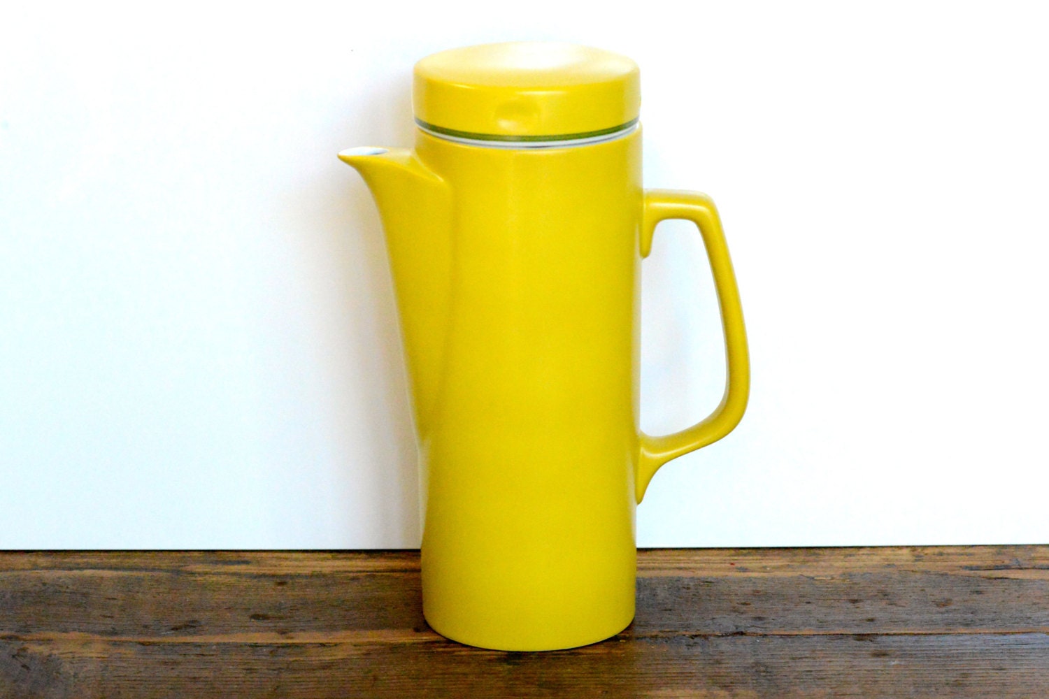Kelco Lagardo Tackettdesigned yellow tea/coffee pot
