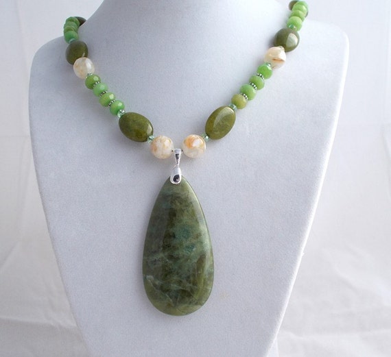 peridot necklaces peridot necklaces