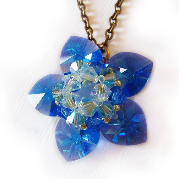 Items similar to Water Lily Flower Beadwork Necklace in Shappire Blue