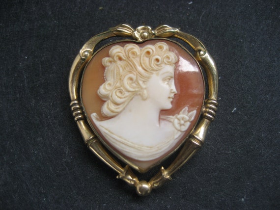 Vintage Large Heart shaped Carved Cameo Pendant/Pin 12 k gold