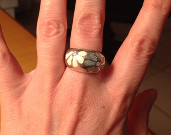 ON SALE Sterling Silver Ring With Green and White Enamel Flowers Size 6.5