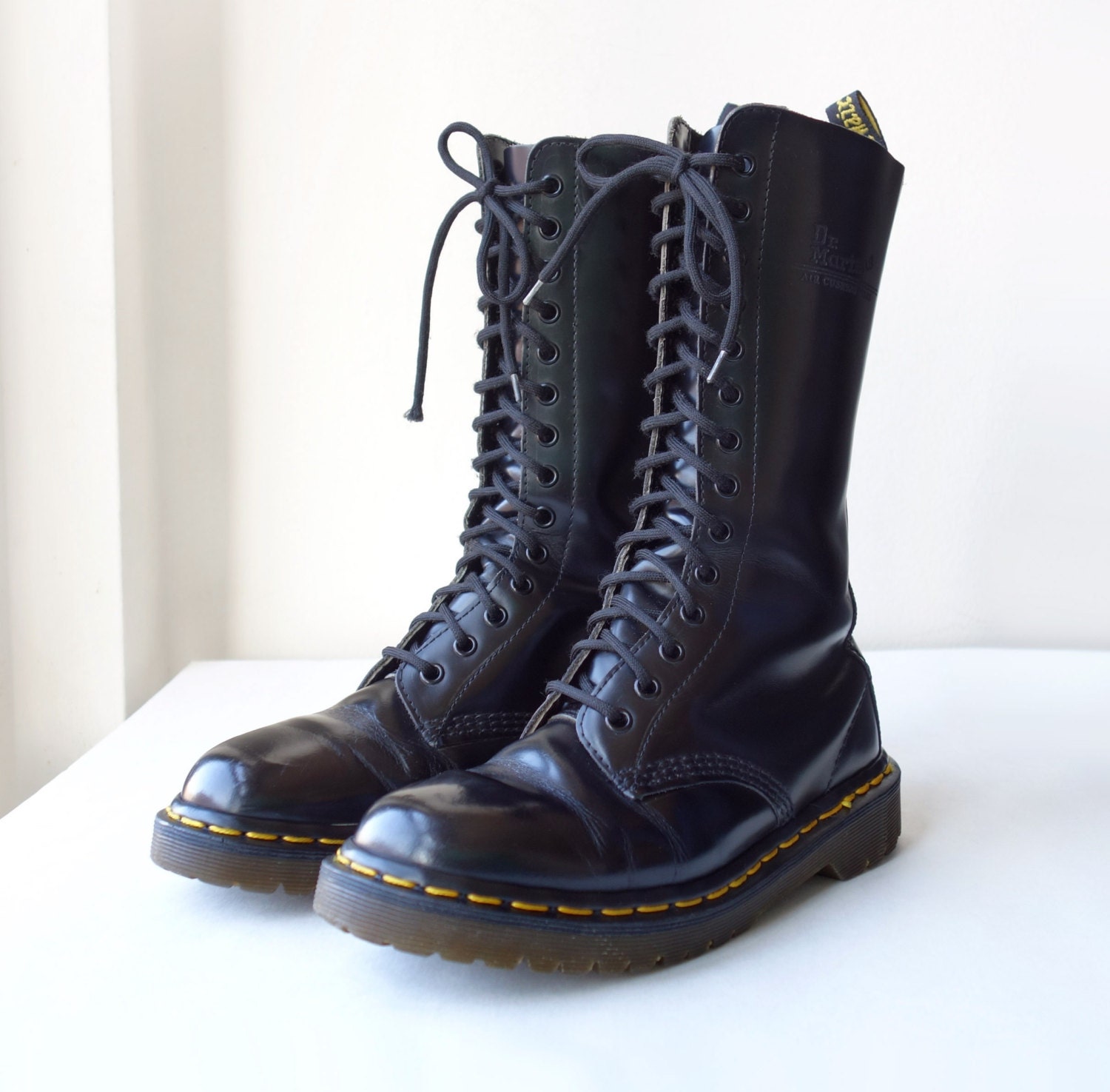 14 eye doc martens